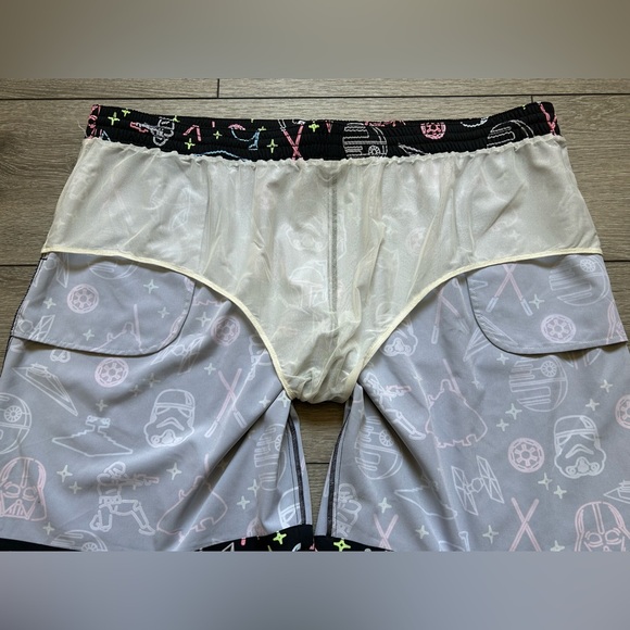 NWOT Chubbies The Dark Side 5.5” Classic Swim Trunks Star Wars Men’s XXL Rare - Picture 8 of 8